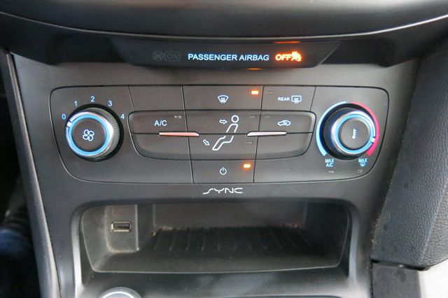 2015 Ford Focus 4dr Sedan SE - 22765977 - 26
