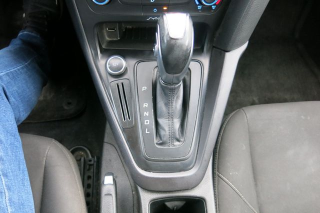 2015 Ford Focus 4dr Sedan SE - 22765977 - 27