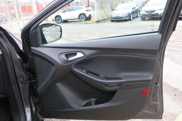 2015 Ford Focus 4dr Sedan SE - 22765977 - 46