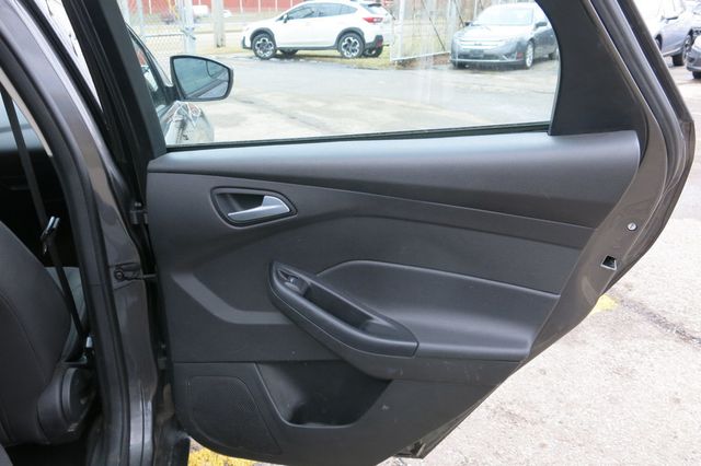 2015 Ford Focus 4dr Sedan SE - 22765977 - 48