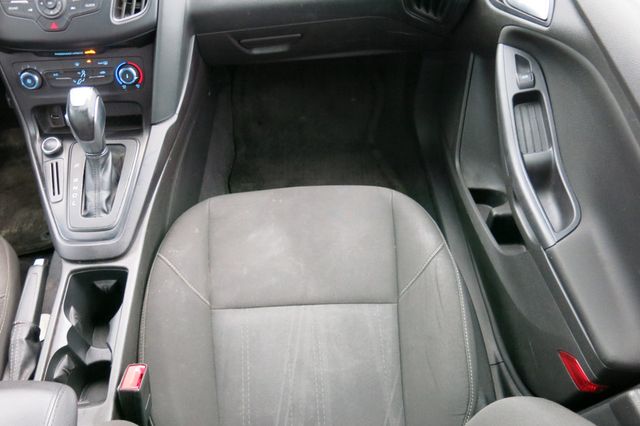2015 Ford Focus 4dr Sedan SE - 22765977 - 55