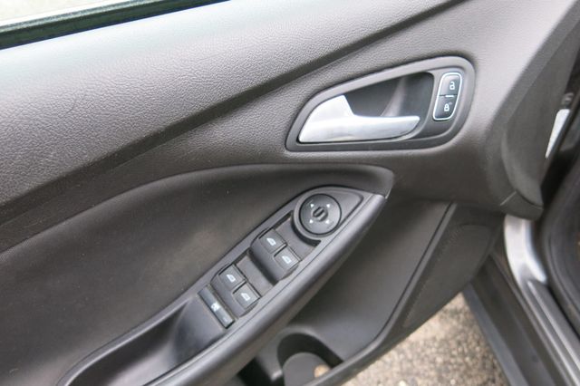 2015 Ford Focus 4dr Sedan SE - 22765977 - 61