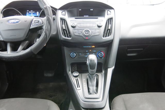 2015 Ford Focus 4dr Sedan SE - 22765977 - 67