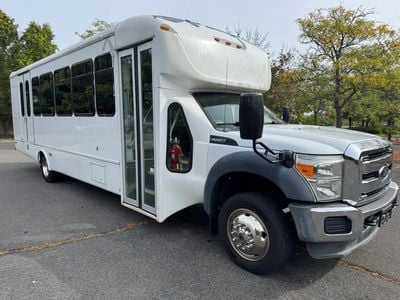 2015 Ford F-550 24 Passenger Wheelchair Shuttle Bus - 1FDGF5GY1FEA65744