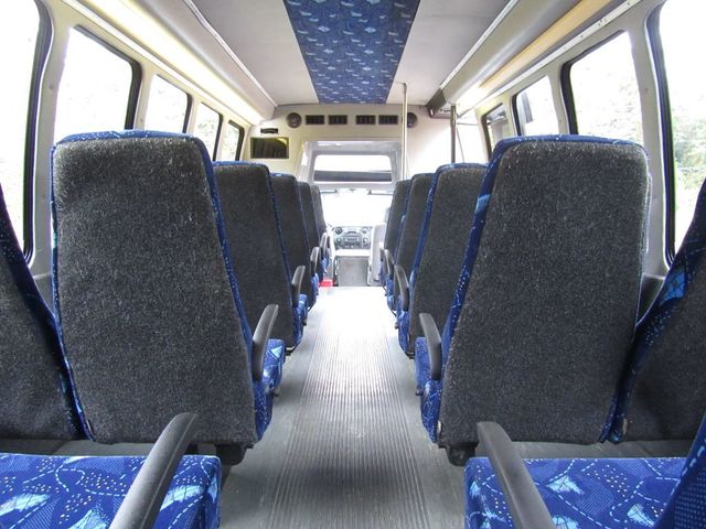 2015 Ford F-550 BUS KRYSTAL KK33 29 Passenger Bus with Luggage - 22924070 - 25