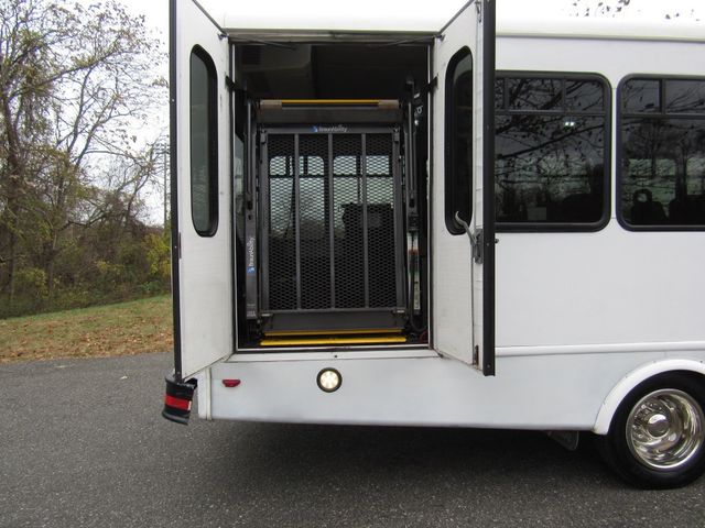 2015 Ford F-550 Starcraft Allstar Bus 24+2 or 30 Passengers - 22713501 - 17