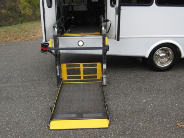 2015 Ford F-550 Starcraft Allstar Bus 24+2 or 30 Passengers - 22713501 - 19