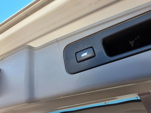 2015 Honda Pilot 2WD 4dr Touring w/RES & Navi - 22937712 - 10