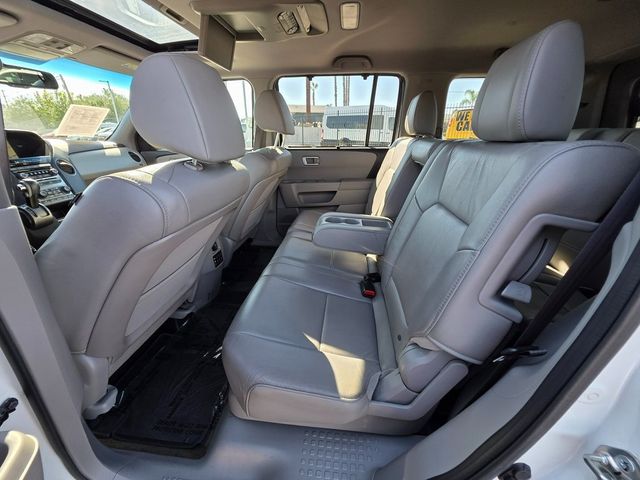 2015 Honda Pilot 2WD 4dr Touring w/RES & Navi - 22937712 - 16