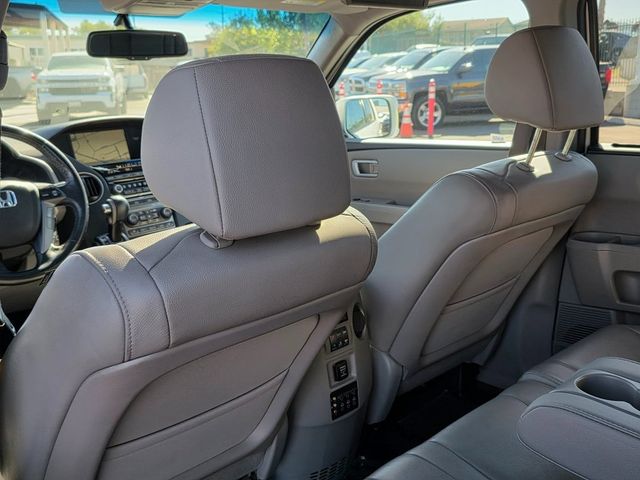 2015 Honda Pilot 2WD 4dr Touring w/RES & Navi - 22937712 - 19