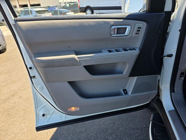 2015 Honda Pilot 2WD 4dr Touring w/RES & Navi - 22937712 - 22