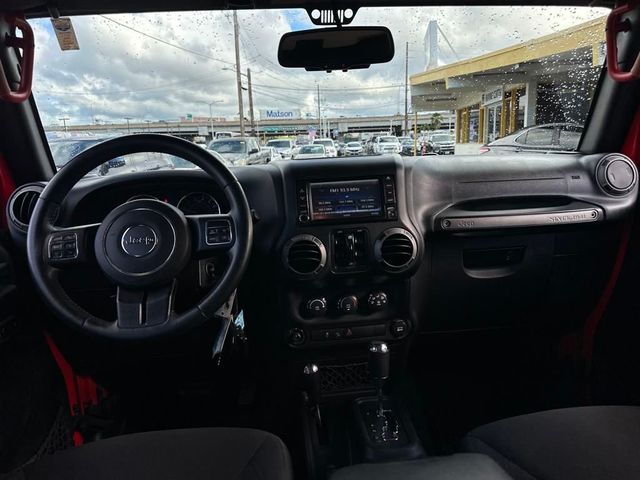 2015 Jeep Wrangler Unlimited 4WD 4dr Sport - 22936303 - 13