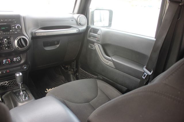 2015 Jeep Wrangler Unlimited Sport - 21591230 - 24