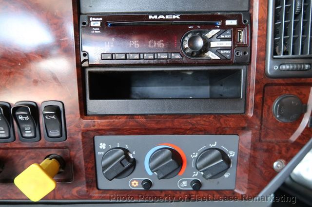 2015 Mack CHU613 Pinnacle 64T Sleeper  - 22887170 - 23