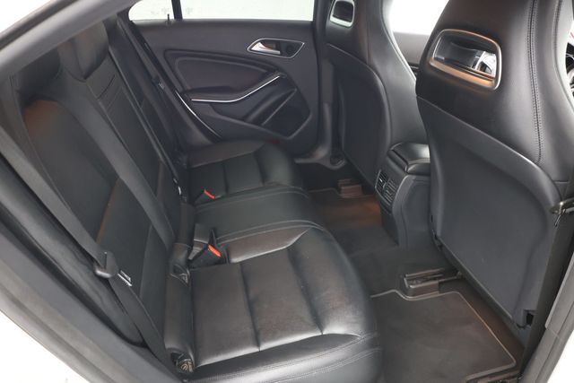 2015 Mercedes-Benz CLA 4dr Sedan CLA 250 4MATIC w/ Premium Package & Bi-Xenon Headlamps - 22939242 - 17