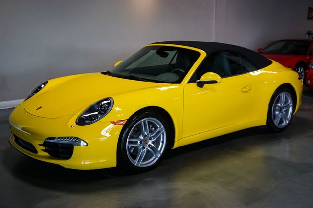 2015 Porsche 911 *7-Speed Manual* *Premium Package +* *PDLS* *Racing Yellow* - 22881440 - 17