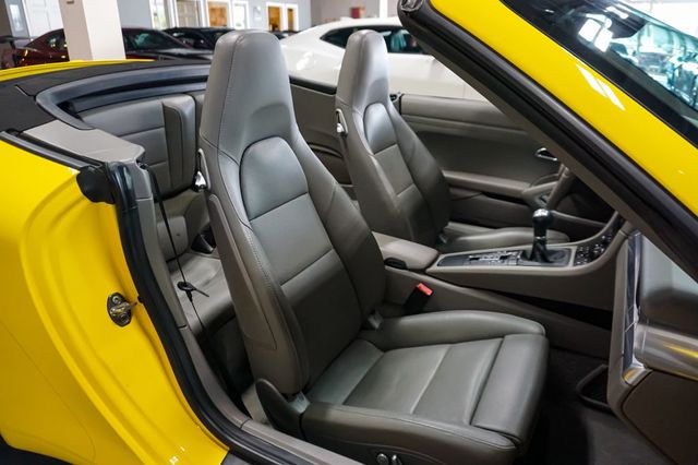 2015 Porsche 911 *7-Speed Manual* *Premium Package +* *PDLS* *Racing Yellow* - 22881440 - 40