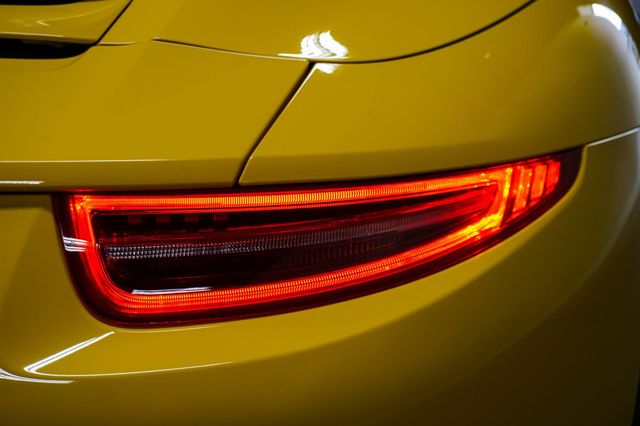2015 Porsche 911 *7-Speed Manual* *Premium Package +* *PDLS* *Racing Yellow* - 22881440 - 77
