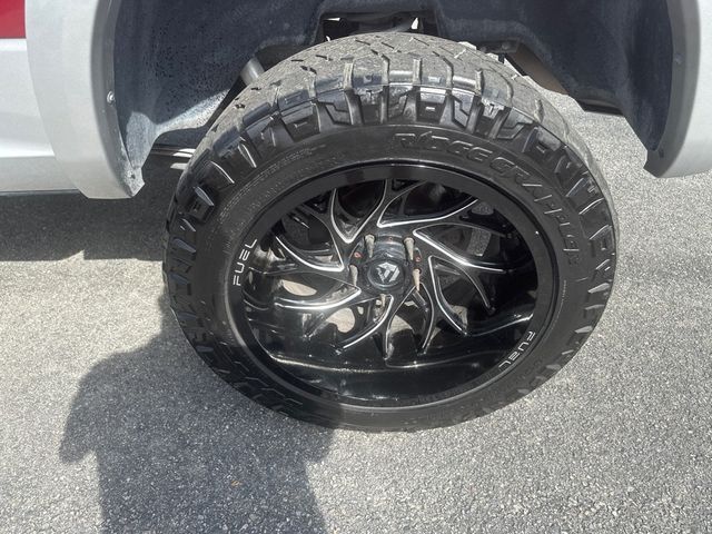 2015 Ram 1500 4WD Crew Cab 140.5" Laramie - 22936577 - 17