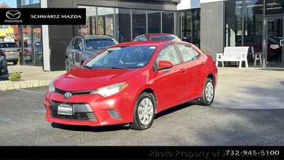 2015 Toyota Corolla LE's photo