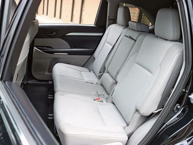 2015 Toyota Highlander AWD 4dr V6 LE Plus - 22902198 - 19