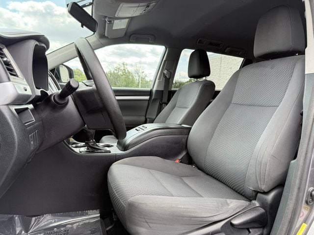 2015 Toyota Highlander FWD 4dr I4 LE - 22903642 - 13