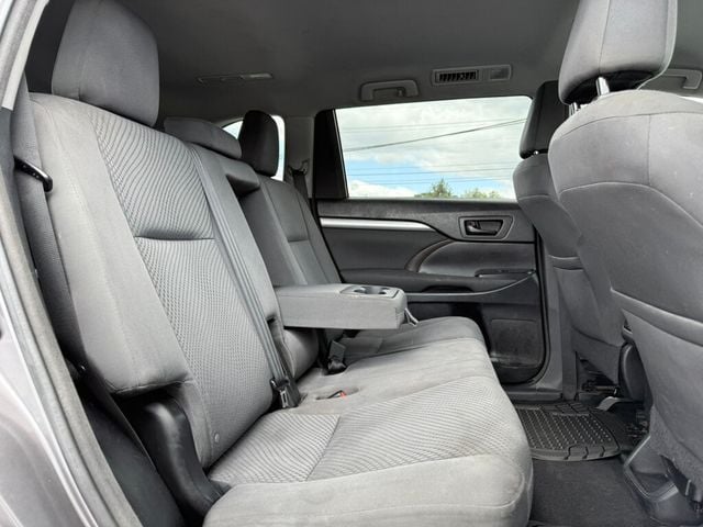 2015 Toyota Highlander FWD 4dr I4 LE - 22903642 - 18