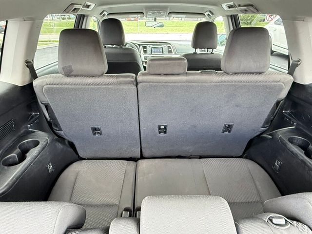 2015 Toyota Highlander FWD 4dr I4 LE - 22903642 - 38