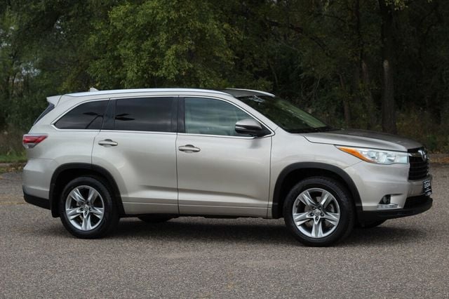 2015 Toyota Highlander LIMITED W/ NAVIGATION,BLU RAY DVD,MOONROOF, NEW TIRES - 22915612 - 0