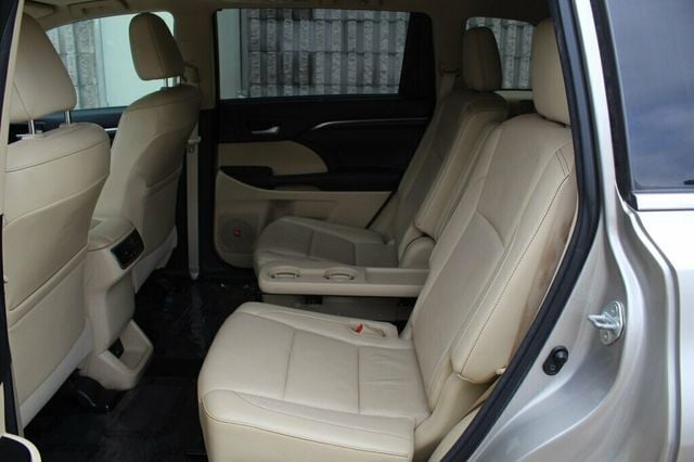2015 Toyota Highlander LIMITED W/ NAVIGATION,BLU RAY DVD,MOONROOF, NEW TIRES - 22915612 - 27