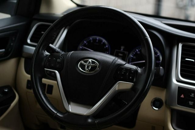 2015 Toyota Highlander LIMITED W/ NAVIGATION,BLU RAY DVD,MOONROOF, NEW TIRES - 22915612 - 30