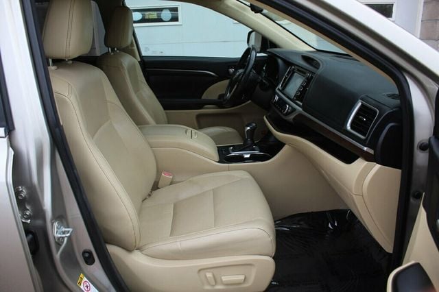2015 Toyota Highlander LIMITED W/ NAVIGATION,BLU RAY DVD,MOONROOF, NEW TIRES - 22915612 - 6