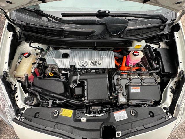 2015 Toyota Prius 5dr Hatchback Two - 22891533 - 24