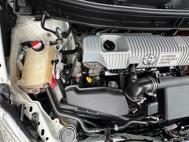 2015 Toyota Prius 5dr Hatchback Two - 22891533 - 26