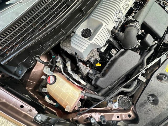 2015 Toyota Prius v 5dr Wagon Three - 22905725 - 25