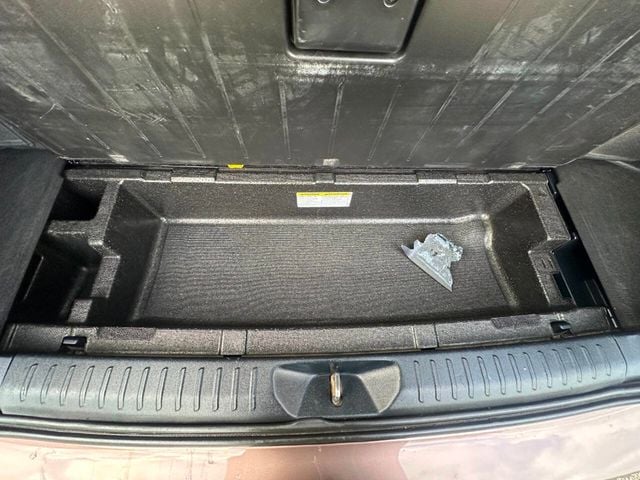 2015 Toyota Prius v 5dr Wagon Three - 22905725 - 7