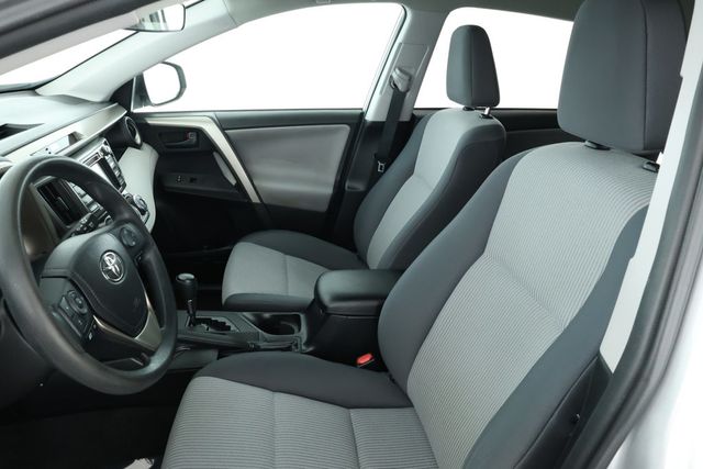 2015 Toyota RAV4 AWD 4dr LE - 22932678 - 15
