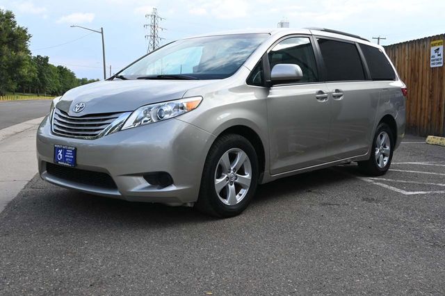 2015 Toyota Sienna 5dr 7-Passenger Van LE FWD Mobility - 22906179 - 9