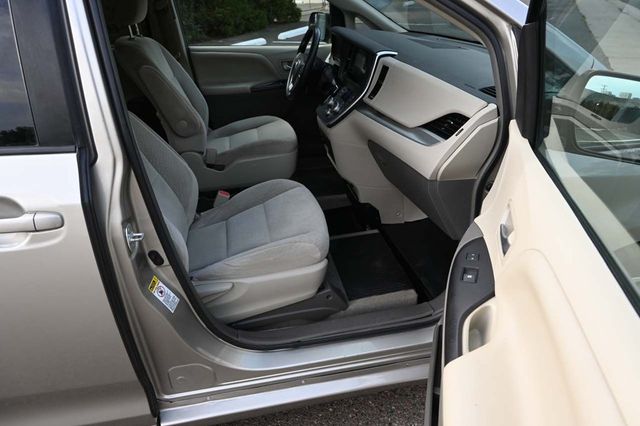 2015 Toyota Sienna 5dr 7-Passenger Van LE FWD Mobility - 22906179 - 14