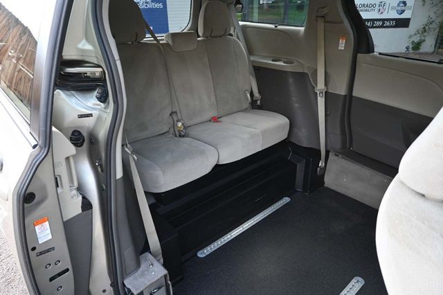 2015 Toyota Sienna 5dr 7-Passenger Van LE FWD Mobility - 22906179 - 17