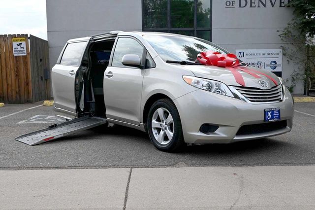 2015 Toyota Sienna 5dr 7-Passenger Van LE FWD Mobility - 22906179 - 1