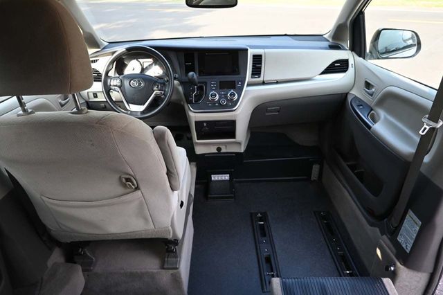 2015 Toyota Sienna 5dr 7-Passenger Van LE FWD Mobility - 22906179 - 20