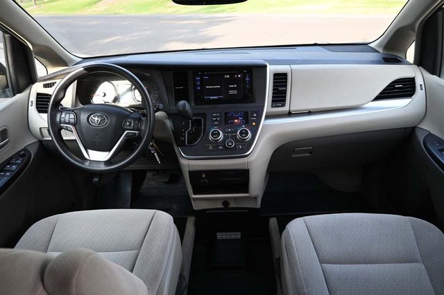 2015 Toyota Sienna 5dr 7-Passenger Van LE FWD Mobility - 22906179 - 21