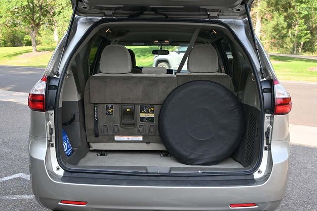 2015 Toyota Sienna 5dr 7-Passenger Van LE FWD Mobility - 22906179 - 24