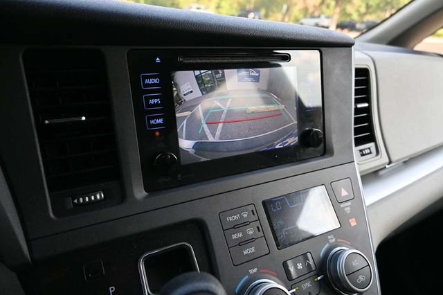 2015 Toyota Sienna 5dr 7-Passenger Van LE FWD Mobility - 22906179 - 33