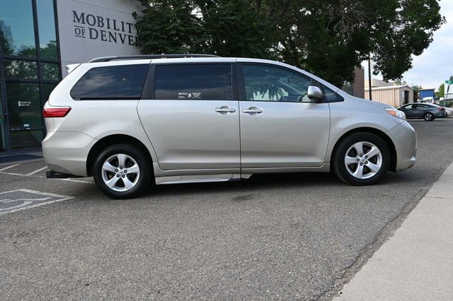 2015 Toyota Sienna 5dr 7-Passenger Van LE FWD Mobility - 22906179 - 4