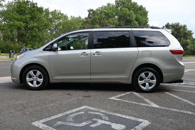 2015 Toyota Sienna 5dr 7-Passenger Van LE FWD Mobility - 22906179 - 8