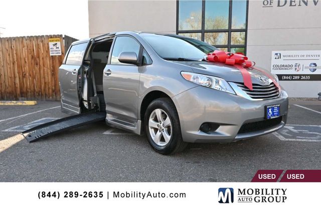 2015 Toyota Sienna 5dr 7-Passenger Van LE FWD Mobility - 22923317 - 0