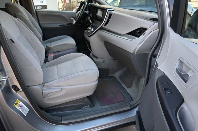 2015 Toyota Sienna 5dr 7-Passenger Van LE FWD Mobility - 22923317 - 14