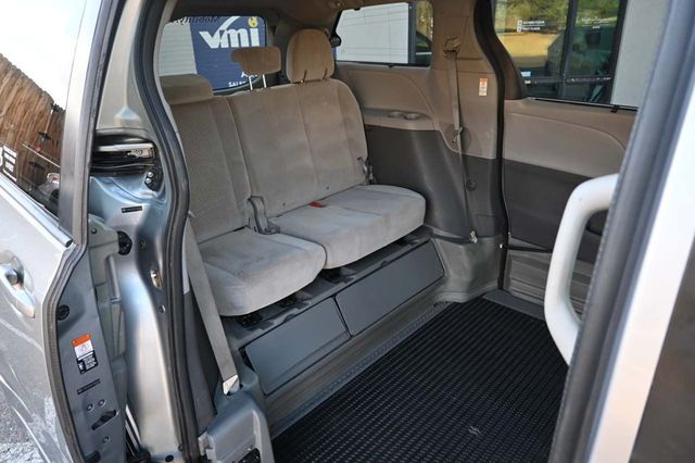 2015 Toyota Sienna 5dr 7-Passenger Van LE FWD Mobility - 22923317 - 17